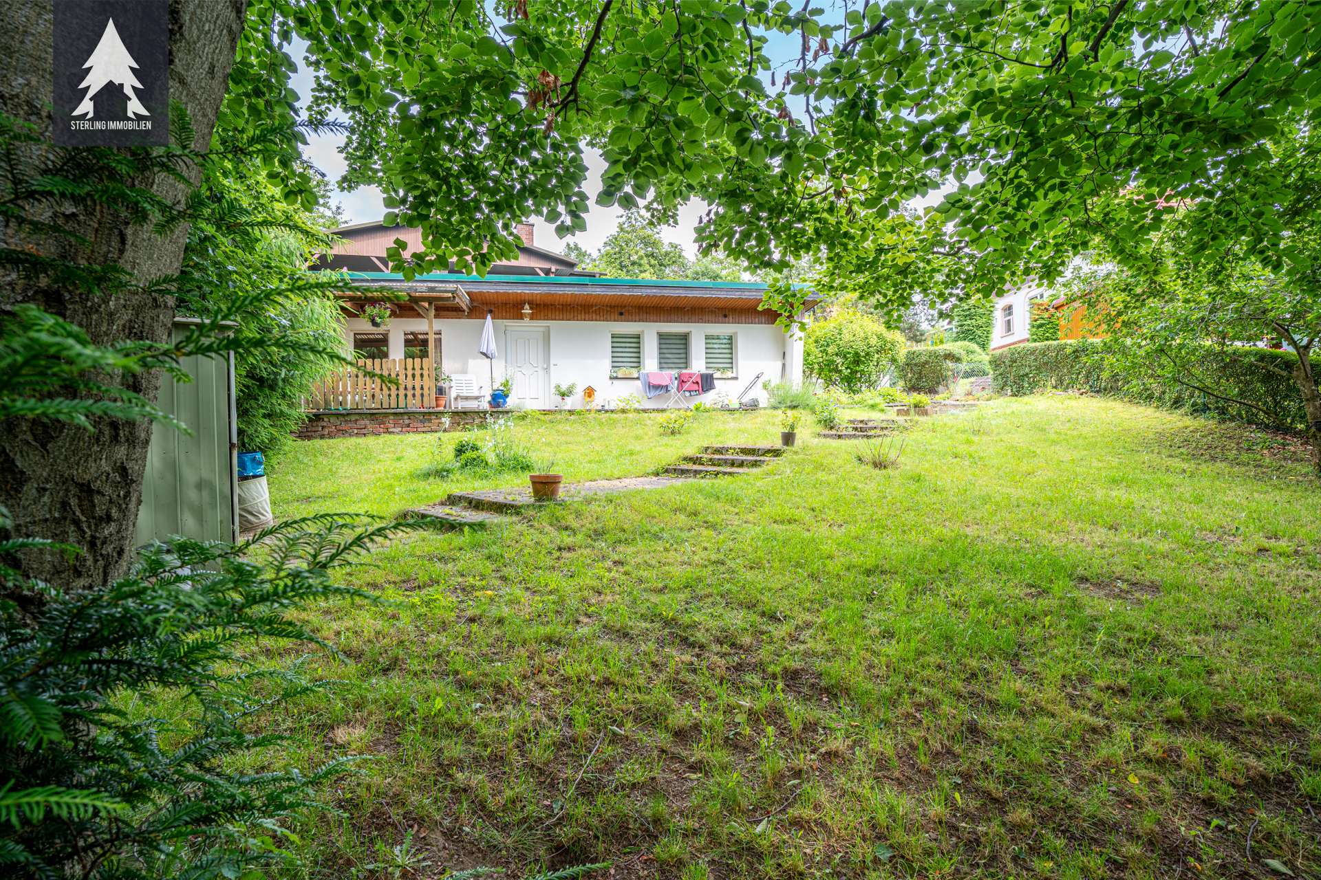 Garten mit Bungalow